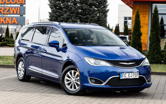 szczecin Chrysler Pacifica cena 138900 przebieg: 88000, rok produkcji 2020 z Szczecin